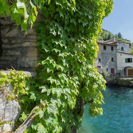 Daire Romantic View Apartment, Nesso, By Rent