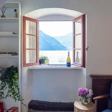 Romantic View Apartment, Nesso, By Rent Διαμέρισμα