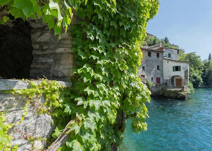 Daire Romantic View Apartment, Nesso, By Rent